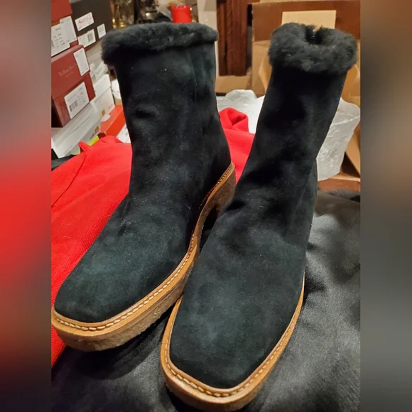 NIB winterized boots
